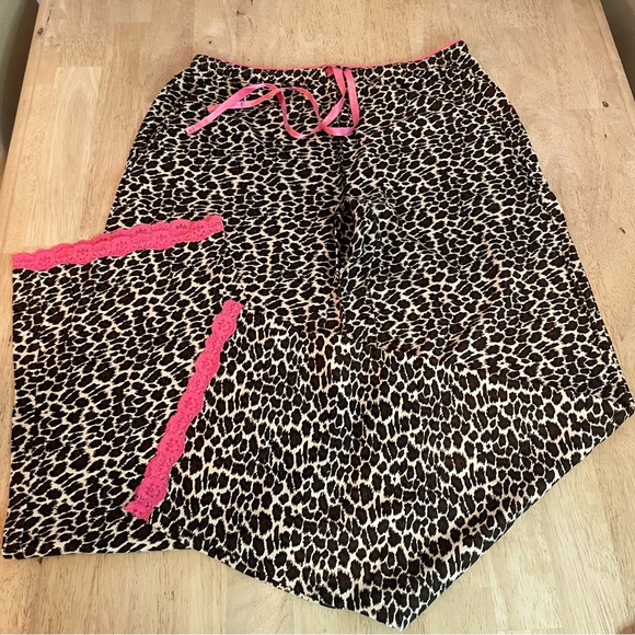 PJ SALVAGE Leopard Print Knit Pajama Bottoms! Long Pants with Pink Trim! Large - Picture 1 of 8